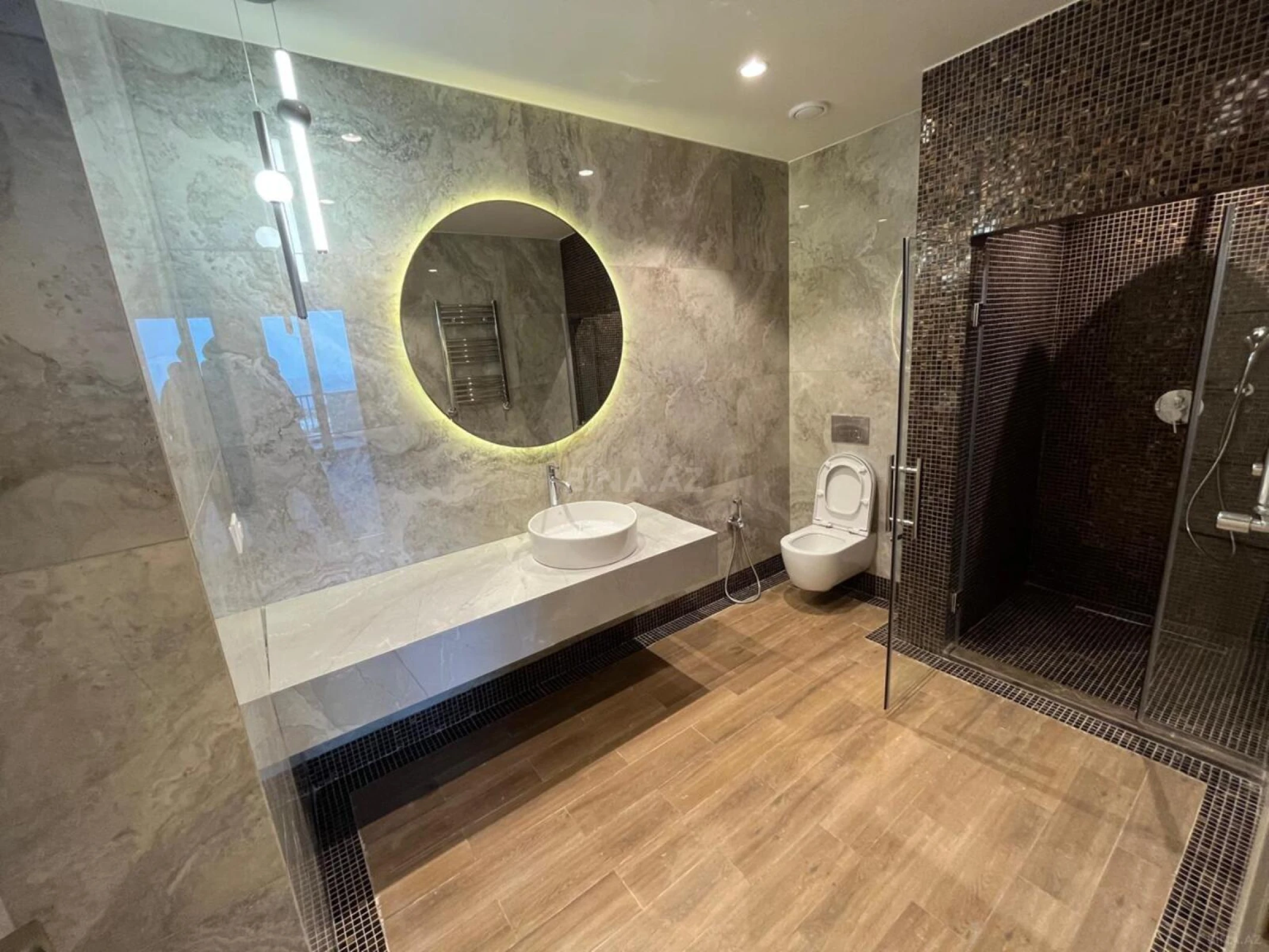 Satılır 2 otaqlı mənzil 117 m²