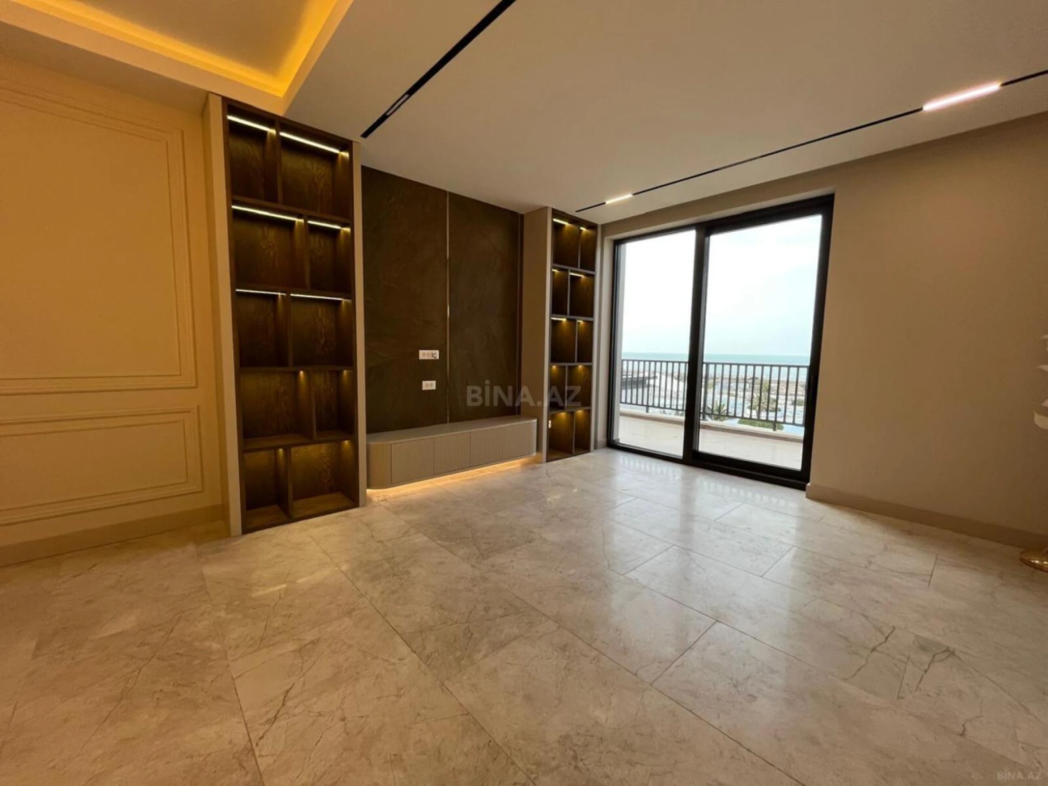 Satılır 2 otaqlı mənzil 117 m²