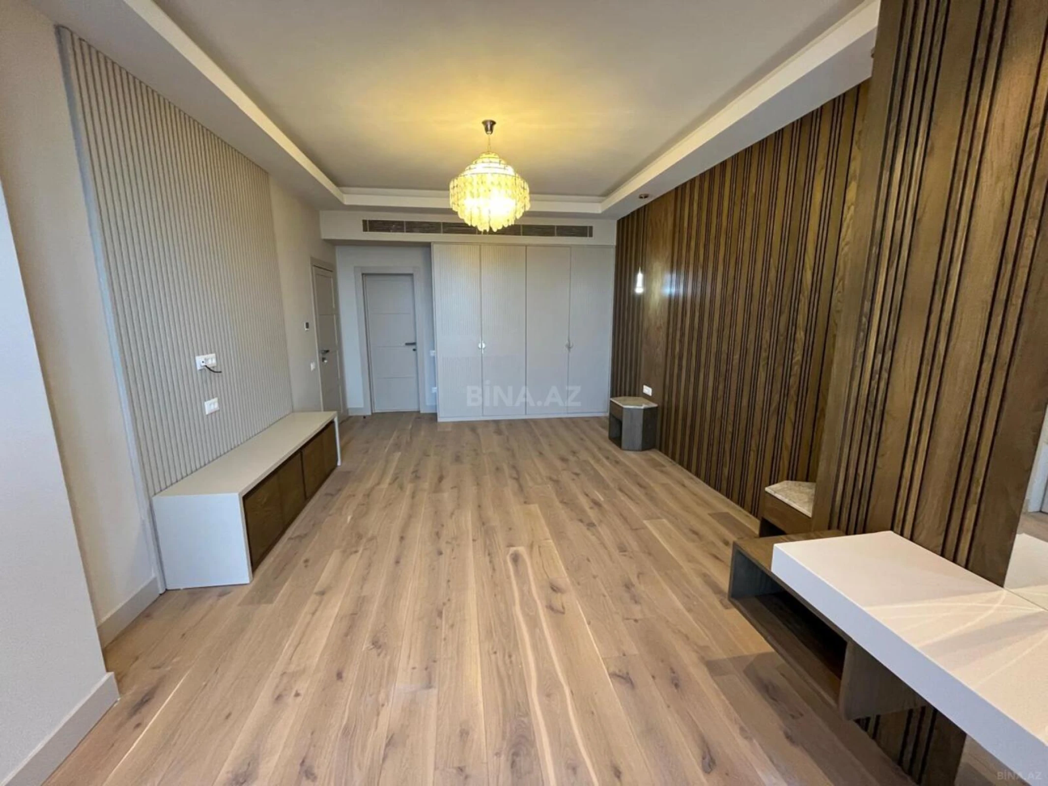 Satılır 2 otaqlı mənzil 117 m²