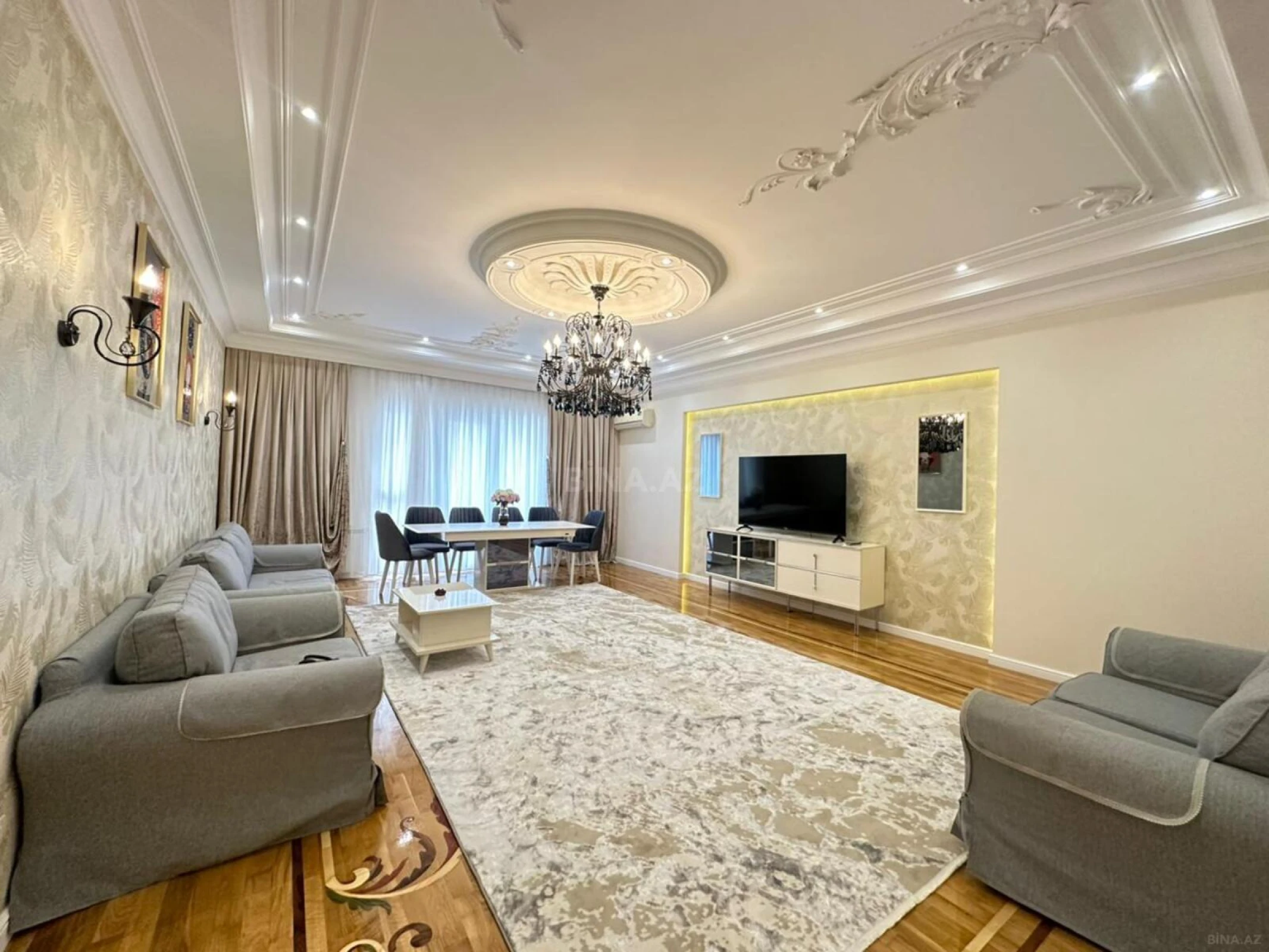 Satılır 4 otaqlı mənzil 220 m²
