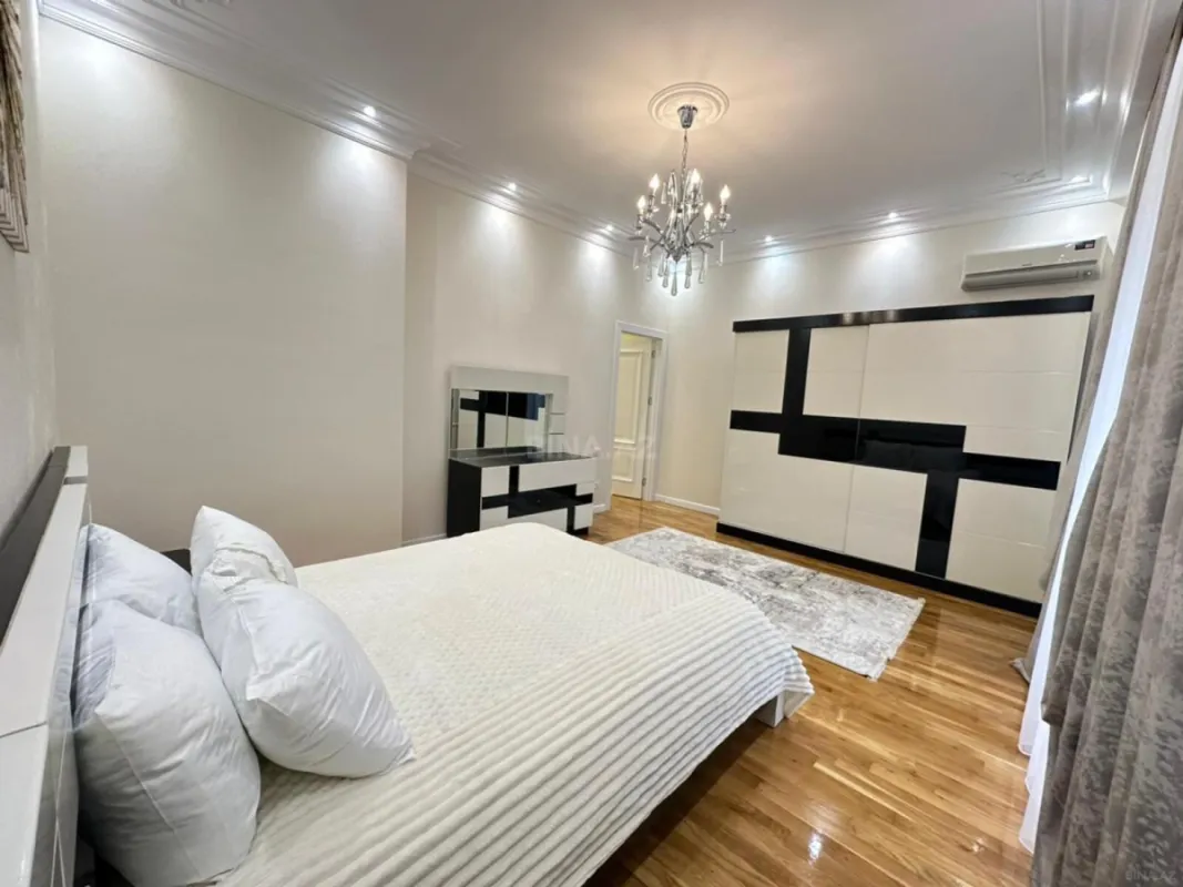 Satılır 4 otaqlı mənzil 220 m²