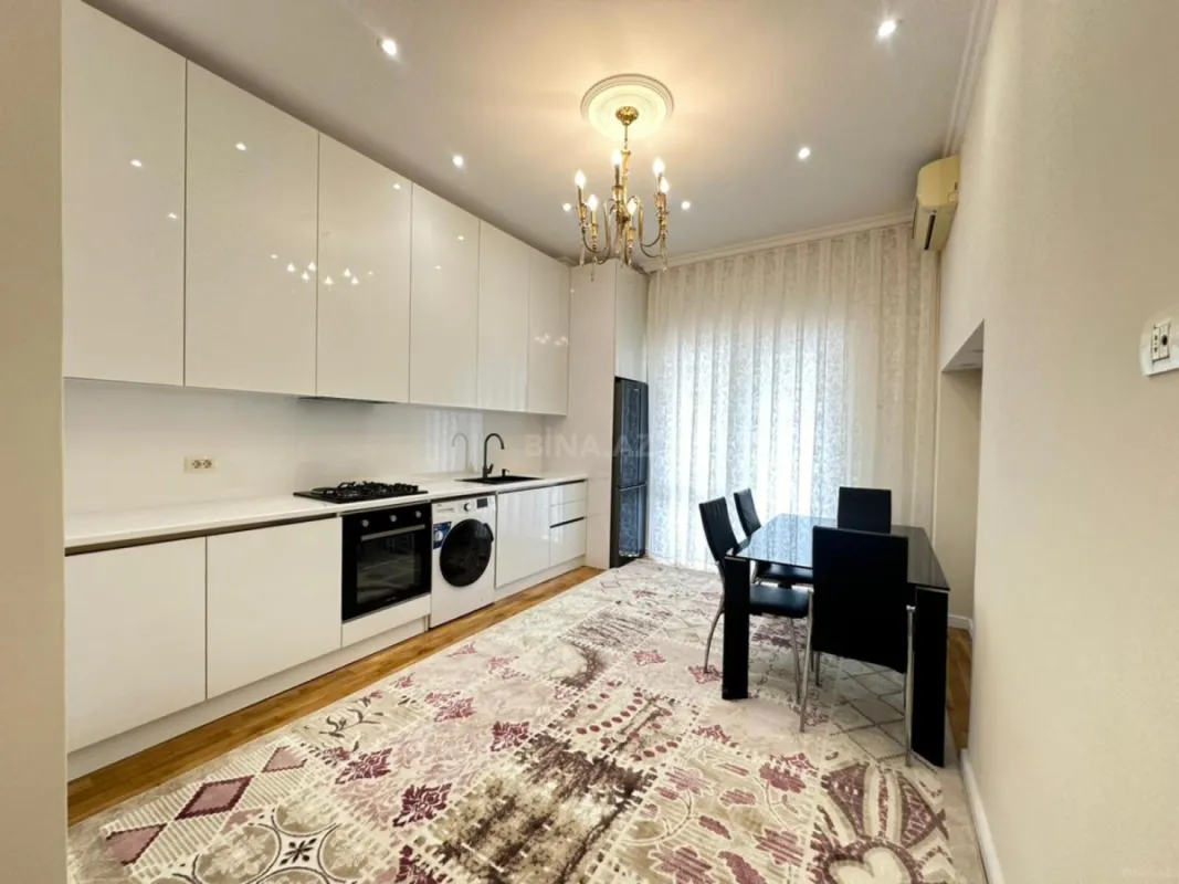 Satılır 4 otaqlı mənzil 220 m²