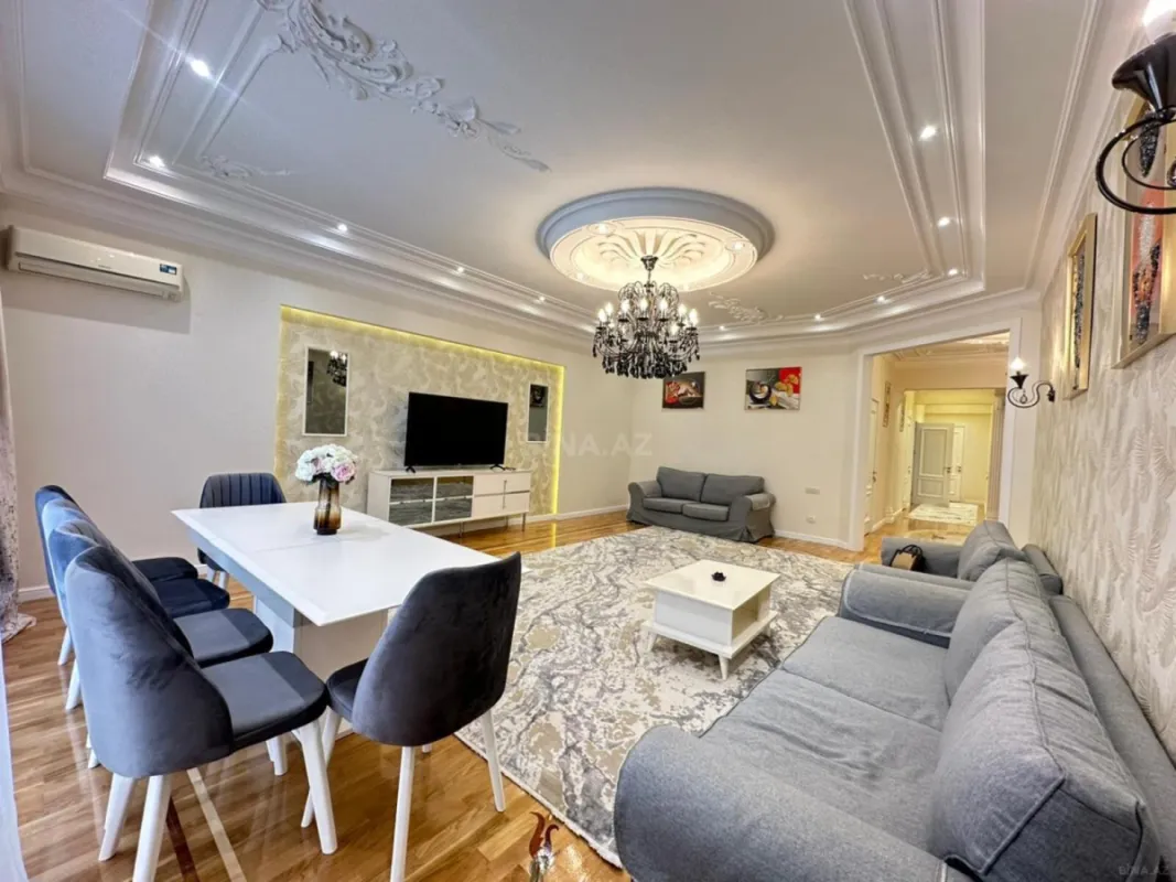 Satılır 4 otaqlı mənzil 220 m²