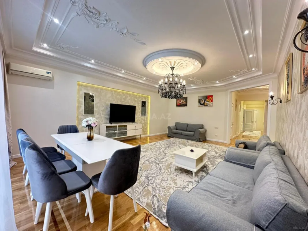 Satılır 4 otaqlı mənzil 220 m²