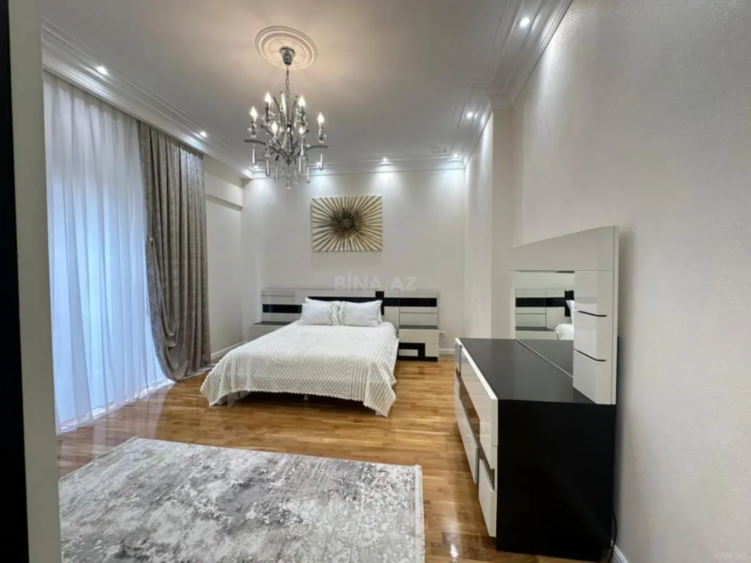 Satılır 4 otaqlı mənzil 220 m²