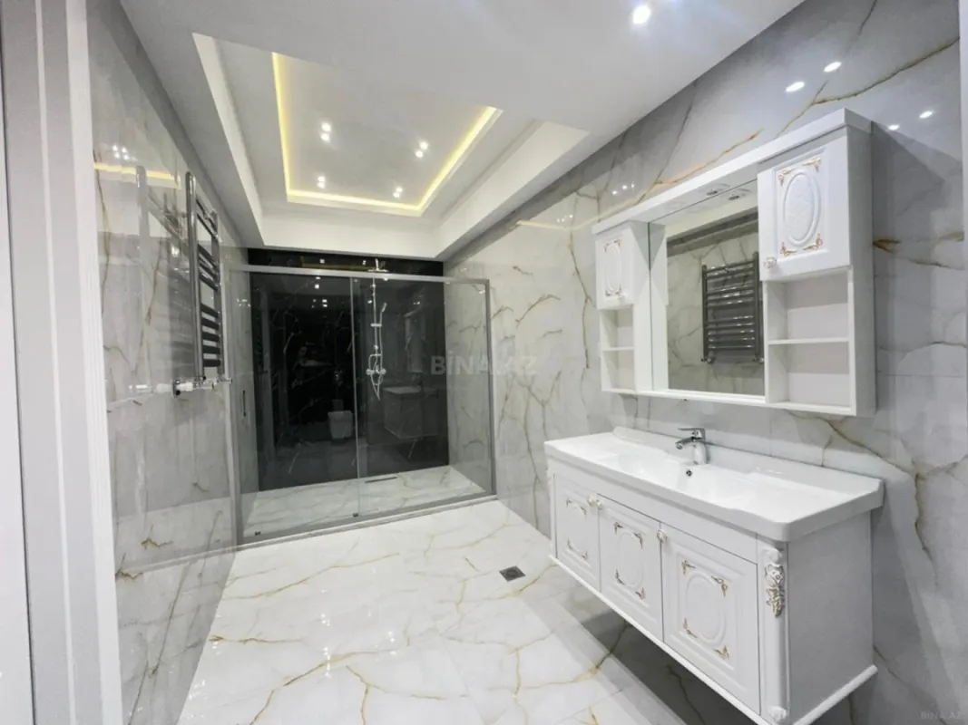 Satılır 4 otaqlı mənzil 220 m²