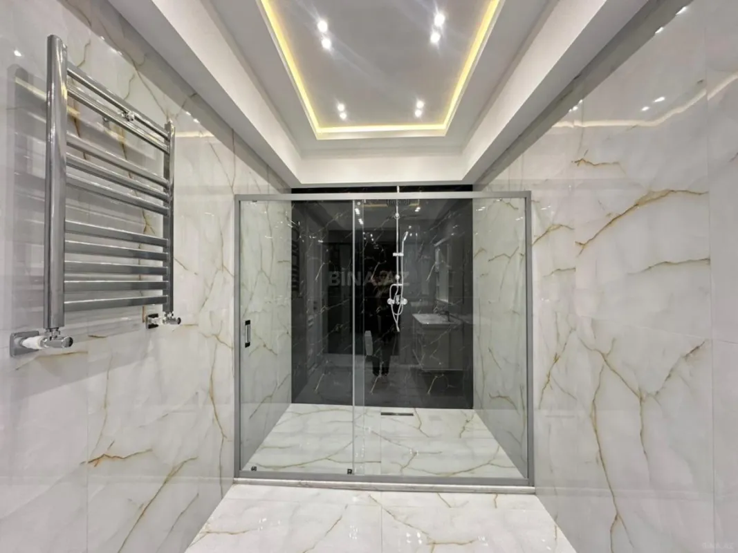 Satılır 4 otaqlı mənzil 220 m²