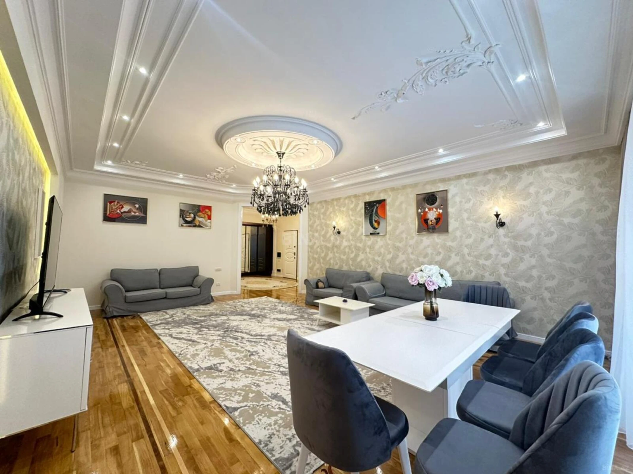 Satılır 4 otaqlı mənzil 220 m²