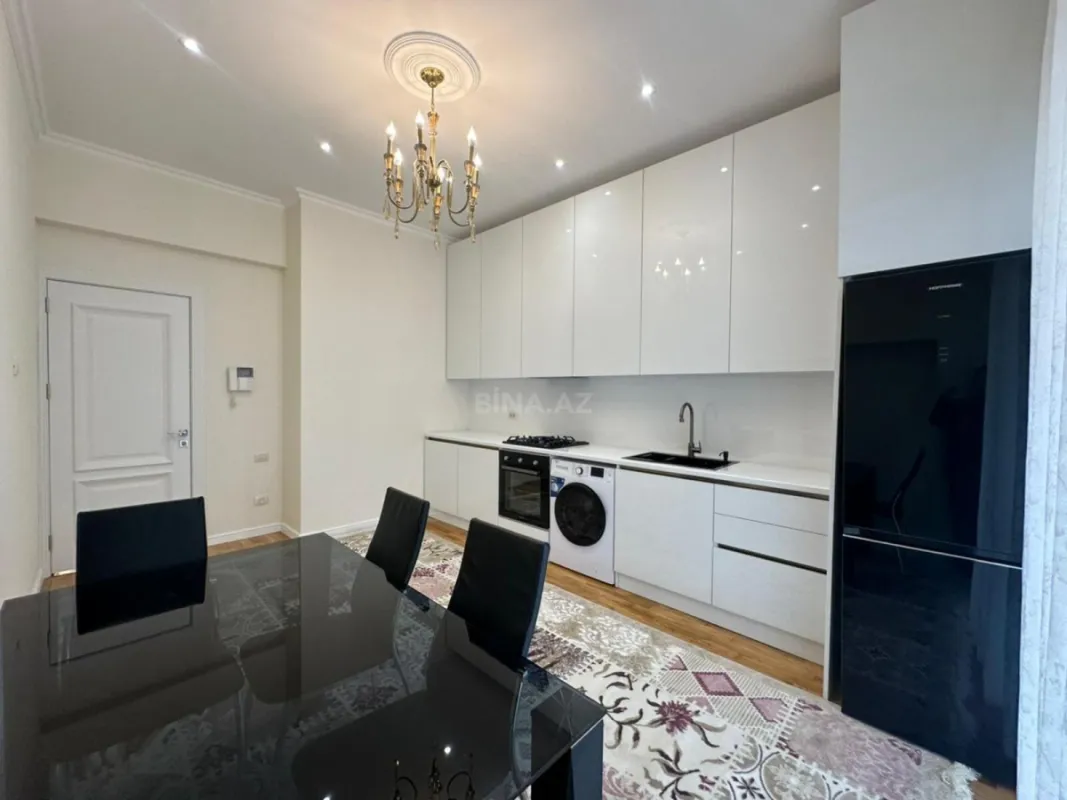 Satılır 4 otaqlı mənzil 220 m²