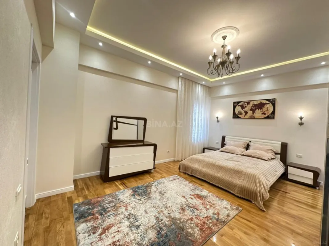 Satılır 4 otaqlı mənzil 220 m²