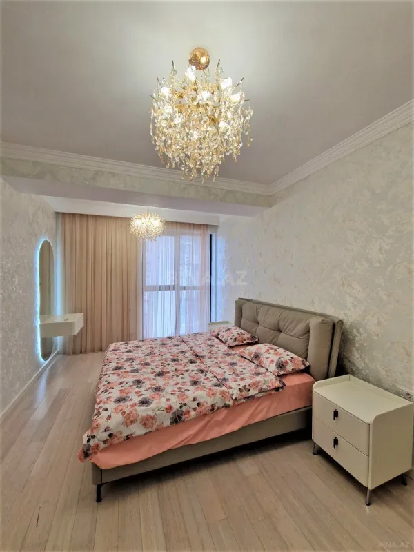 Kirayə verilir 4 otaqlı mənzil 170 m²