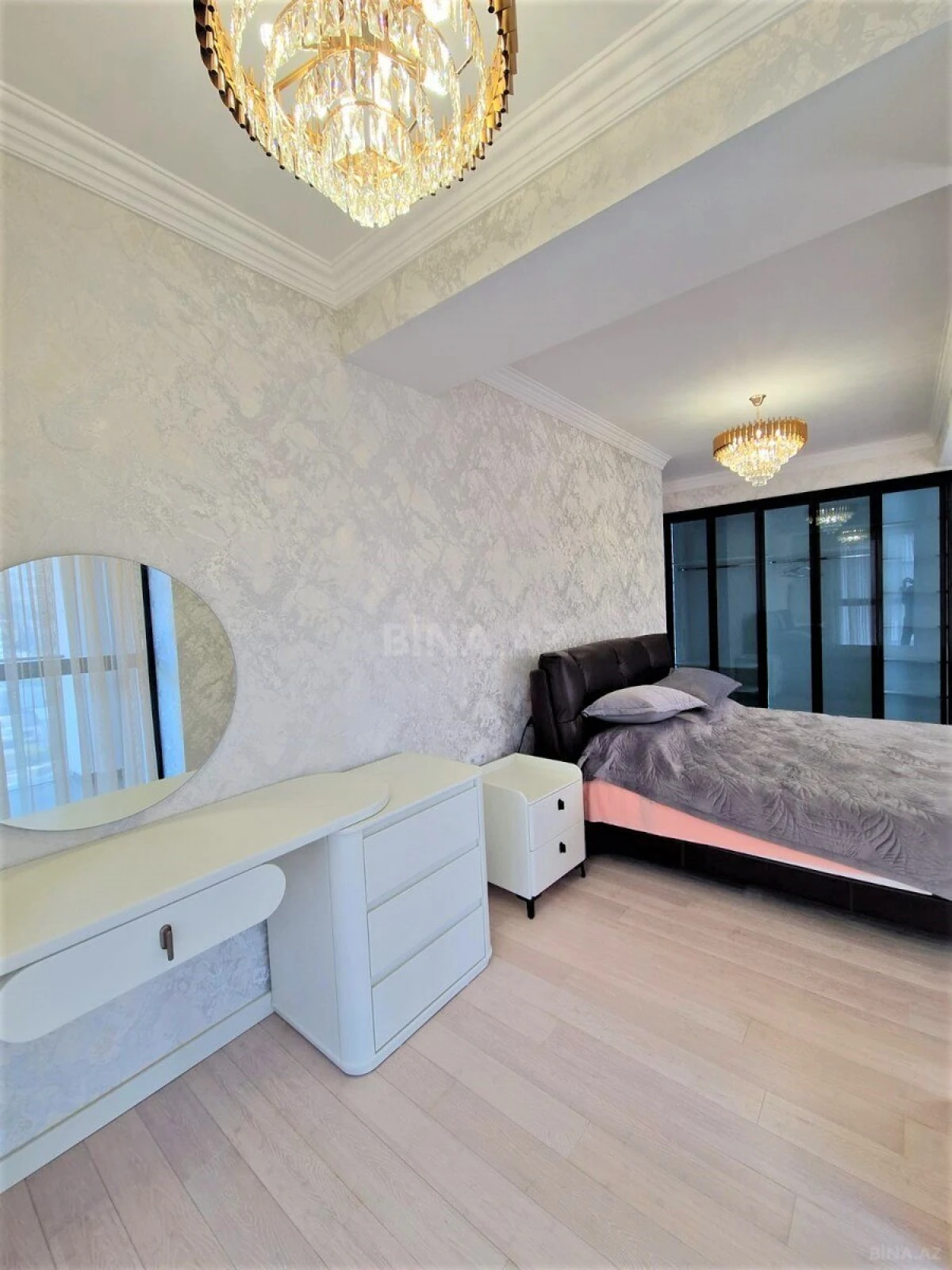 Kirayə verilir 4 otaqlı mənzil 170 m²
