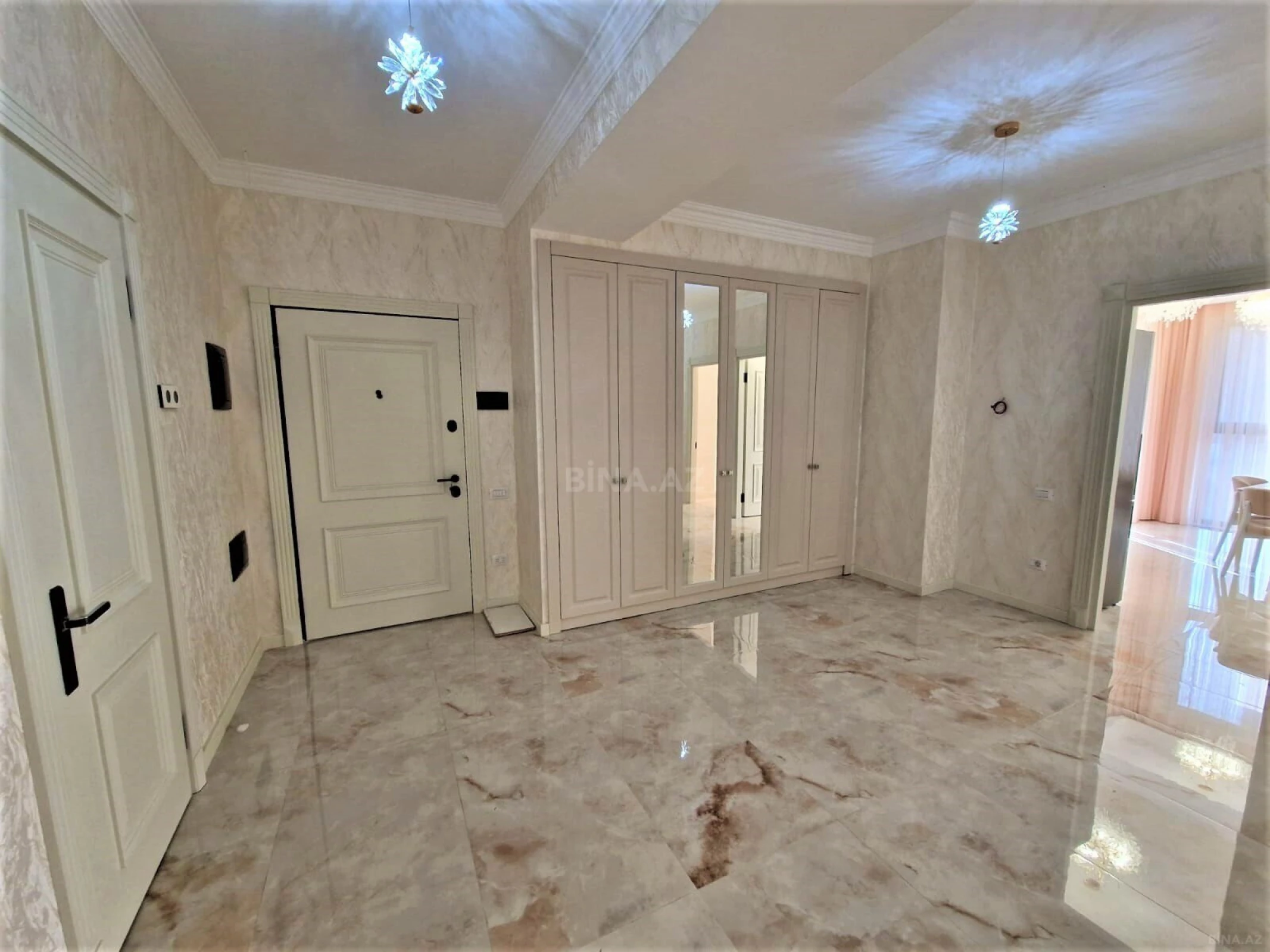 Kirayə verilir 4 otaqlı mənzil 170 m²