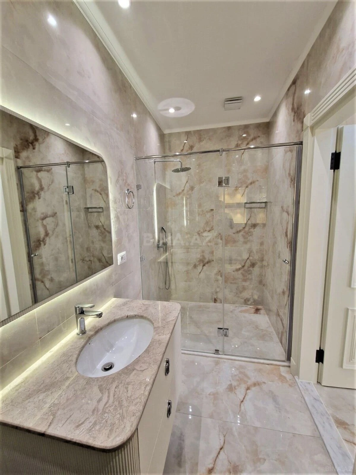 Kirayə verilir 4 otaqlı mənzil 170 m²