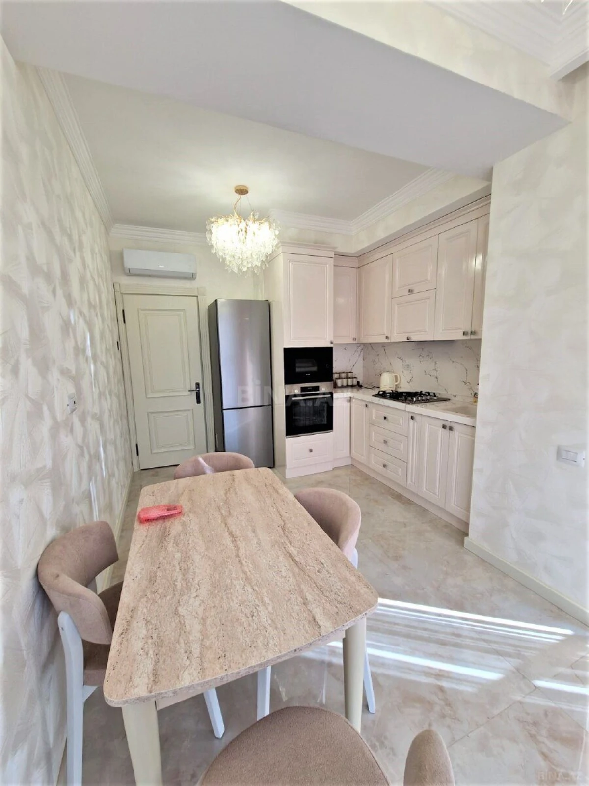 Kirayə verilir 4 otaqlı mənzil 170 m²