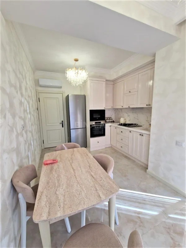 Kirayə verilir 4 otaqlı mənzil 170 m²