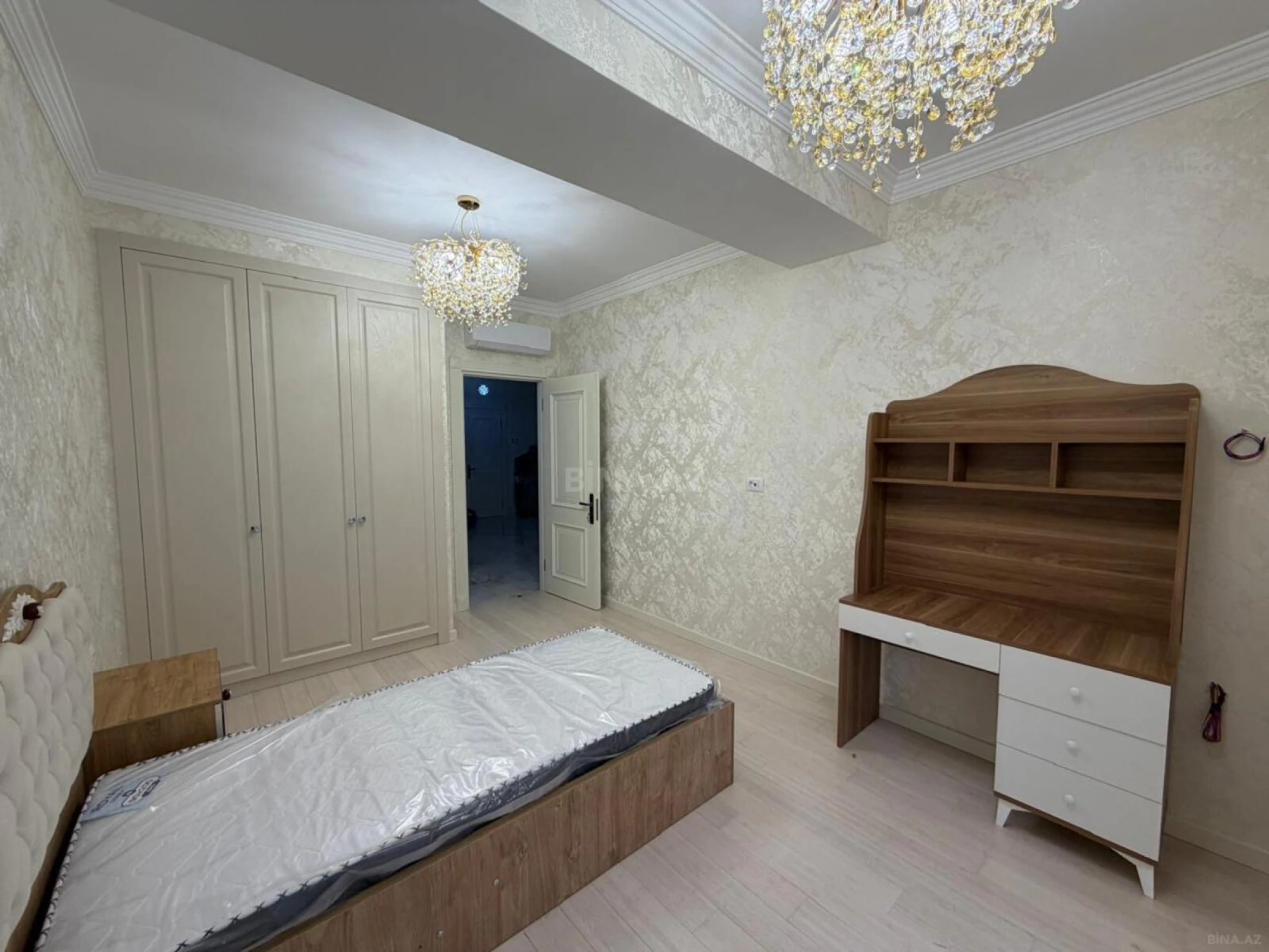 Kirayə verilir 4 otaqlı mənzil 170 m²