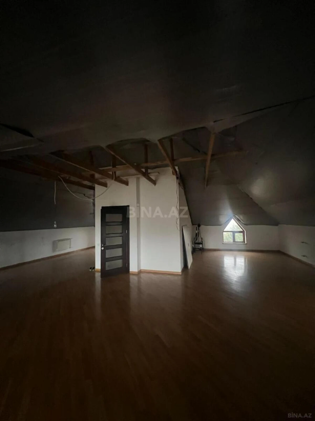 Satılır 10 otaqlı həyət evi 550 m²