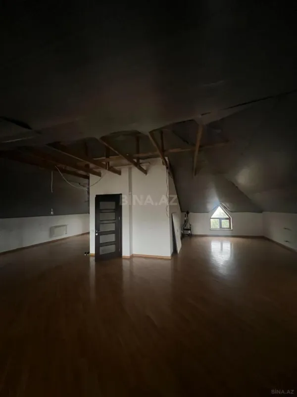 Satılır 10 otaqlı həyət evi 550 m²