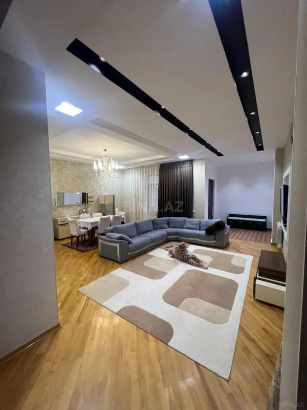 Satılır 10 otaqlı həyət evi 550 m²