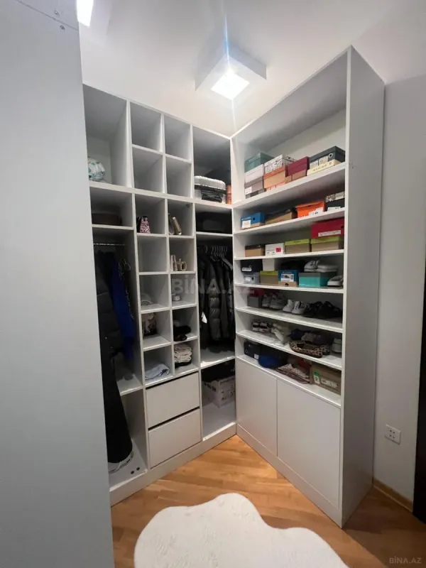 Satılır 10 otaqlı həyət evi 550 m²