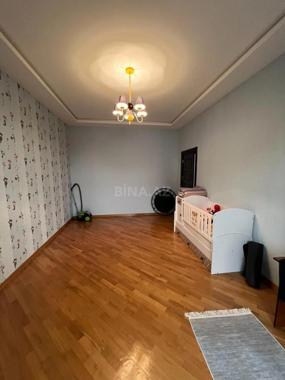 Satılır 10 otaqlı həyət evi 550 m²