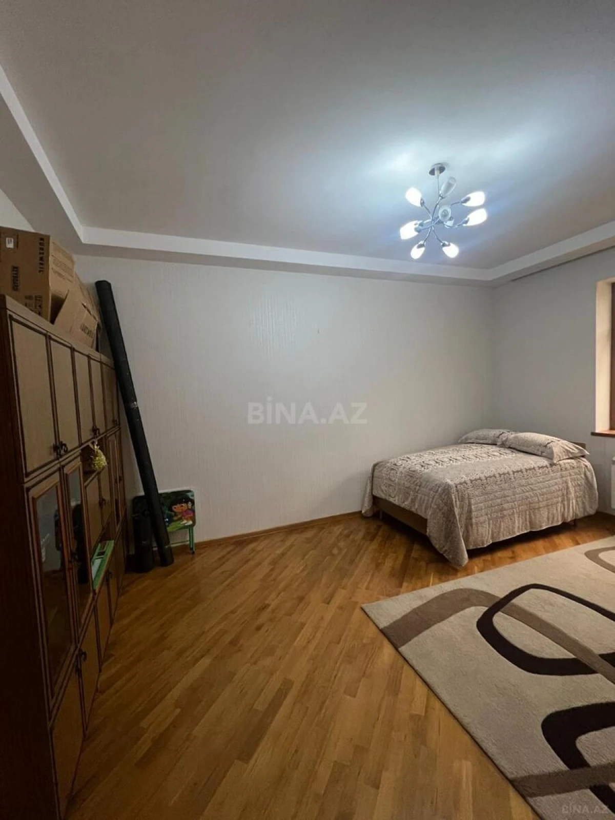 Satılır 10 otaqlı həyət evi 550 m²