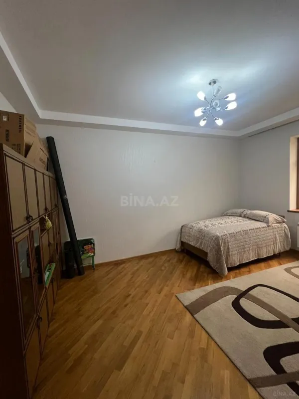 Satılır 10 otaqlı həyət evi 550 m²