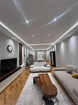 Satılır 10 otaqlı həyət evi 550 m²