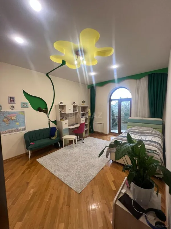 Satılır 10 otaqlı həyət evi 550 m²