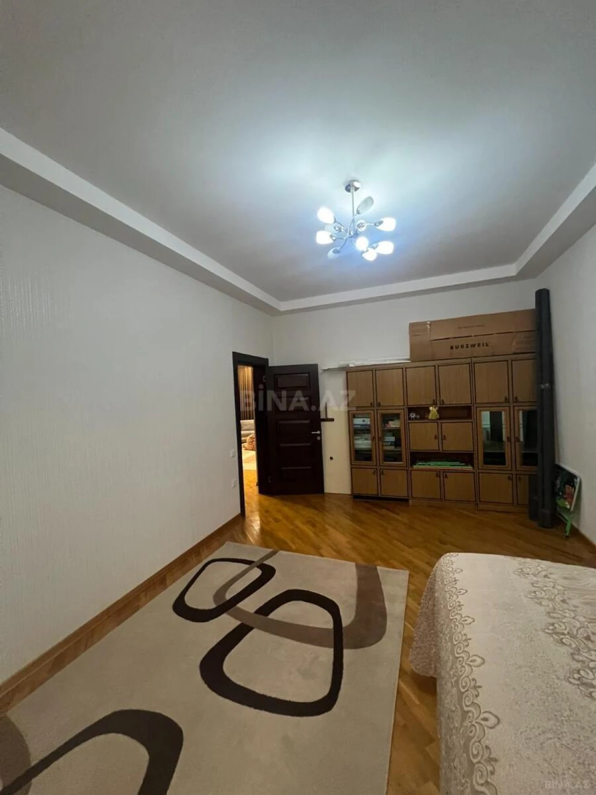 Satılır 10 otaqlı həyət evi 550 m²
