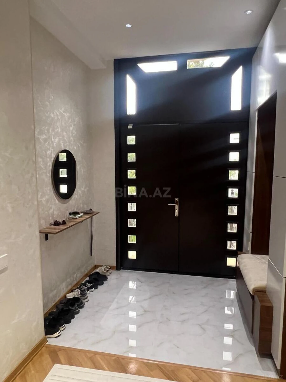 Satılır 10 otaqlı həyət evi 550 m²