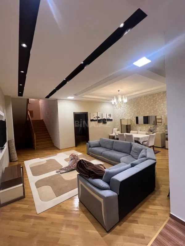 Satılır 10 otaqlı həyət evi 550 m²
