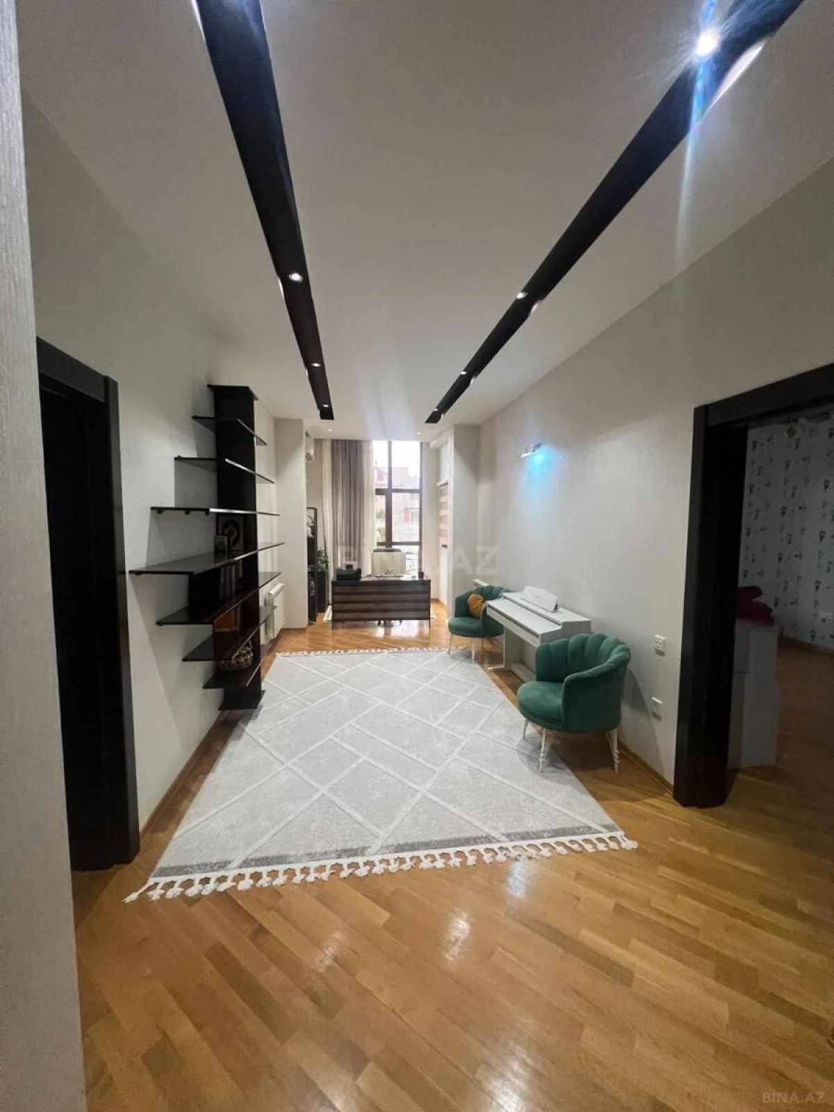 Satılır 10 otaqlı həyət evi 550 m²