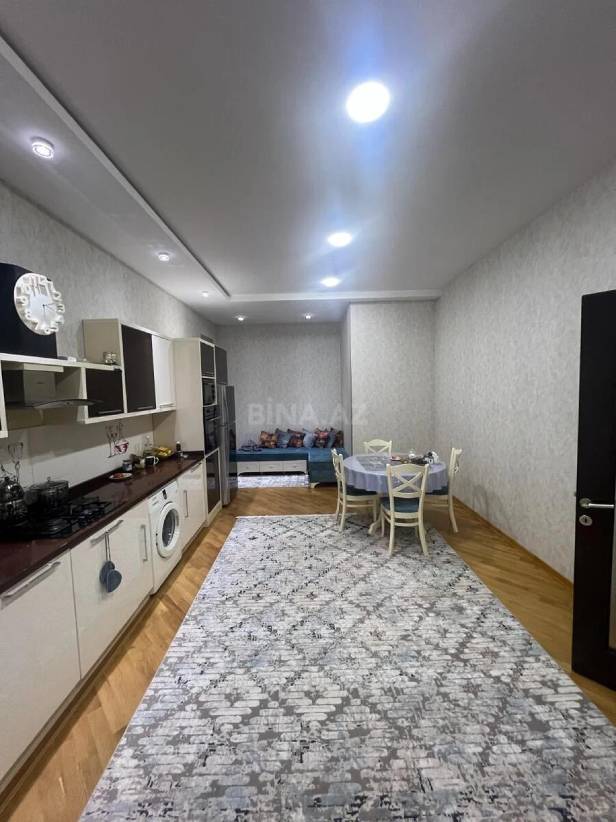 Satılır 10 otaqlı həyət evi 550 m²
