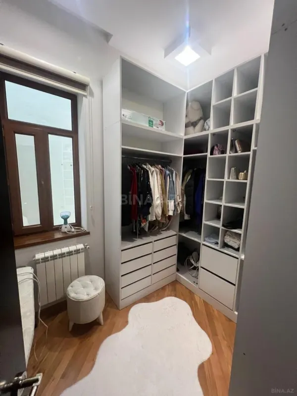 Satılır 10 otaqlı həyət evi 550 m²