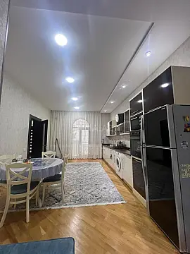 Satılır 10 otaqlı həyət evi 550 m²