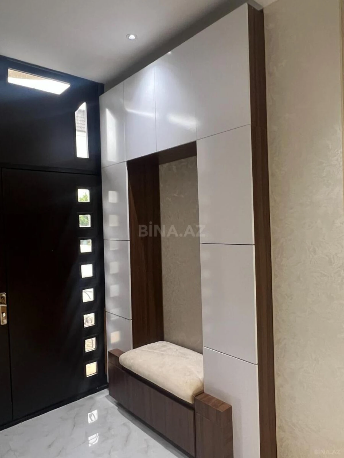 Satılır 10 otaqlı həyət evi 550 m²