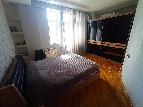 Satılır 3 otaqlı mənzil 95 m²