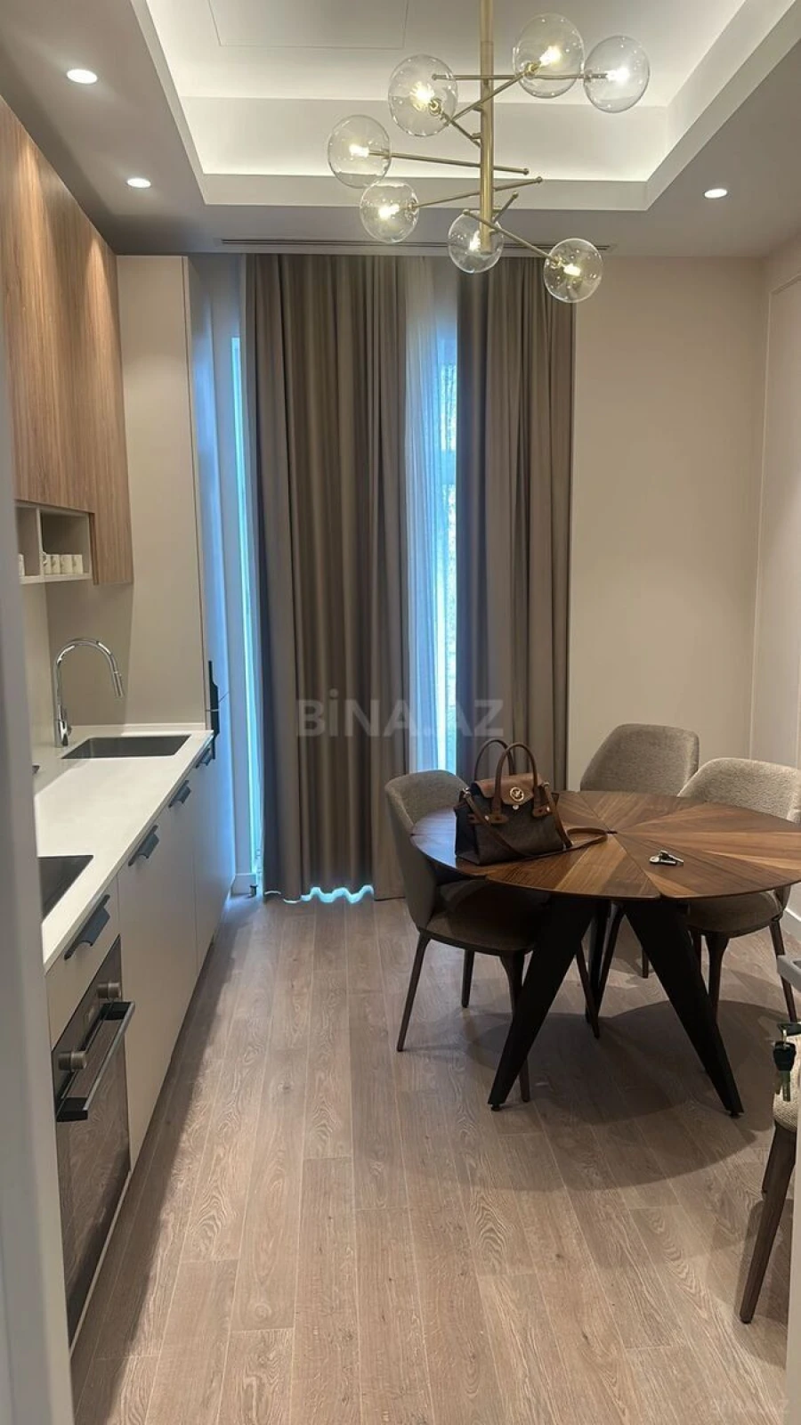 Kirayə verilir 3 otaqlı mənzil 101 m²