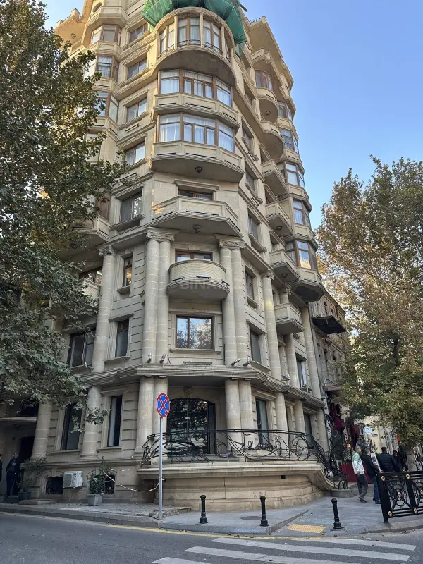 Kirayə verilir 3 otaqlı mənzil 150 m²