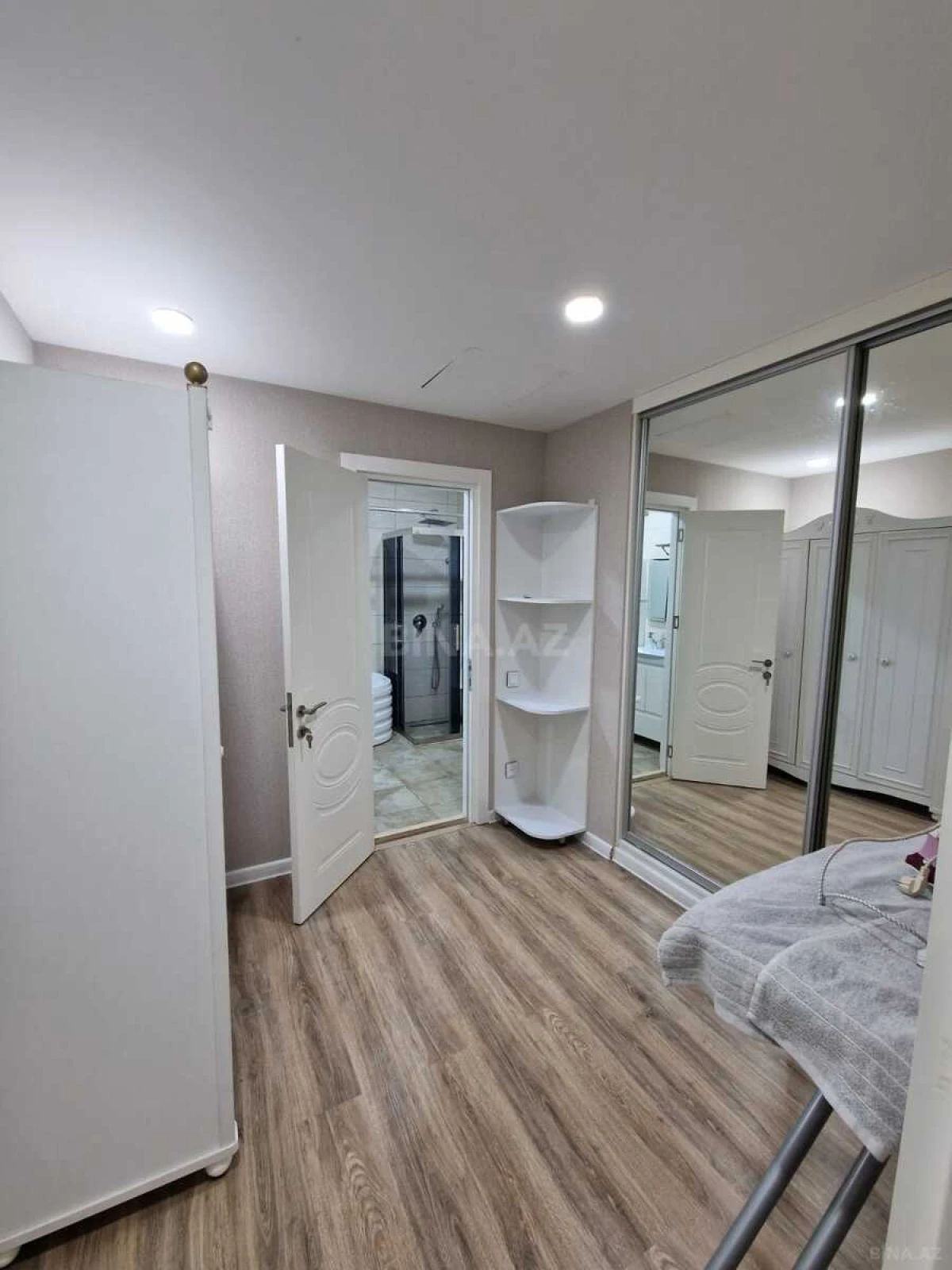 Kirayə verilir 4 otaqlı mənzil 170 m²