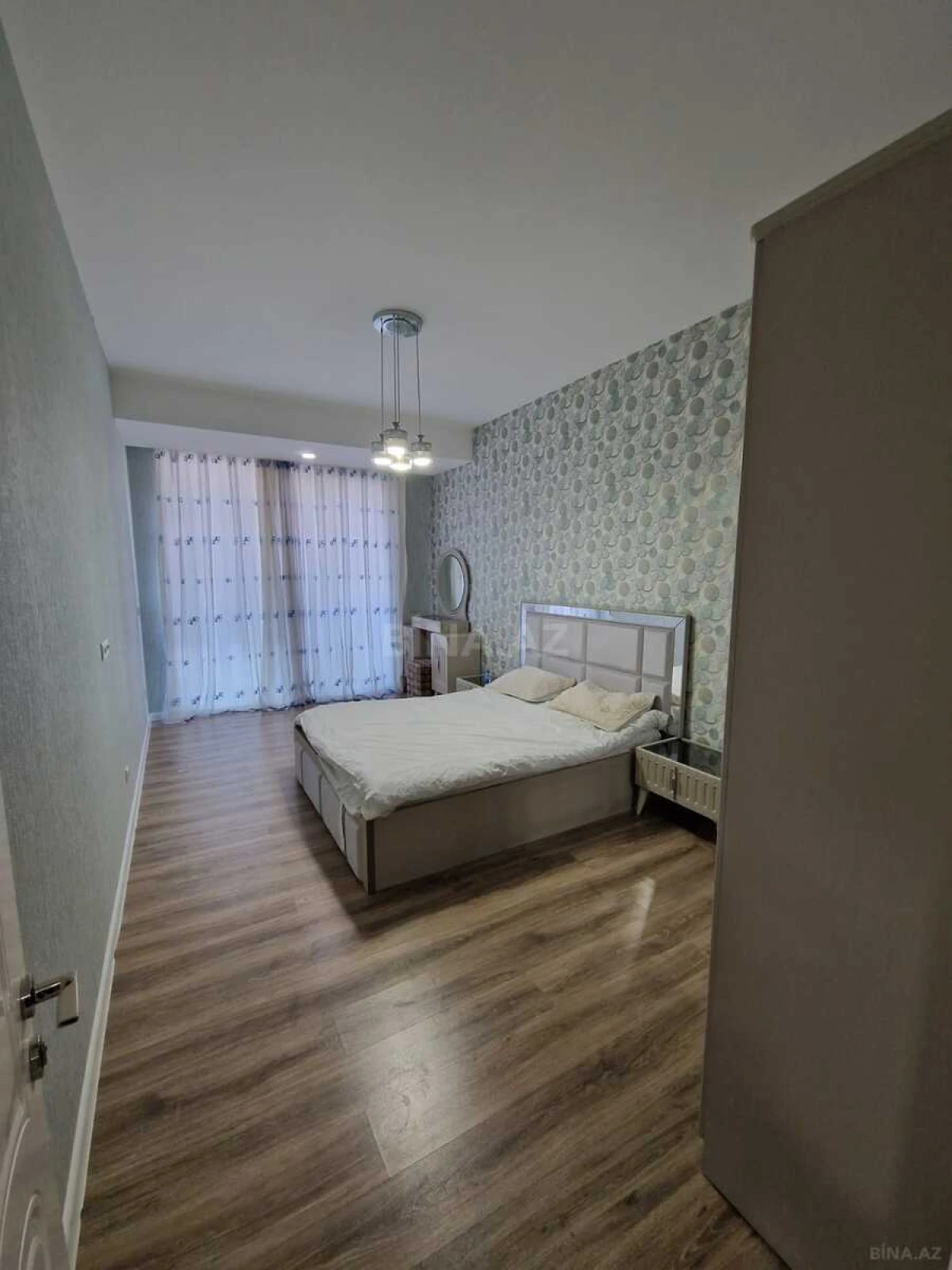 Kirayə verilir 4 otaqlı mənzil 170 m²