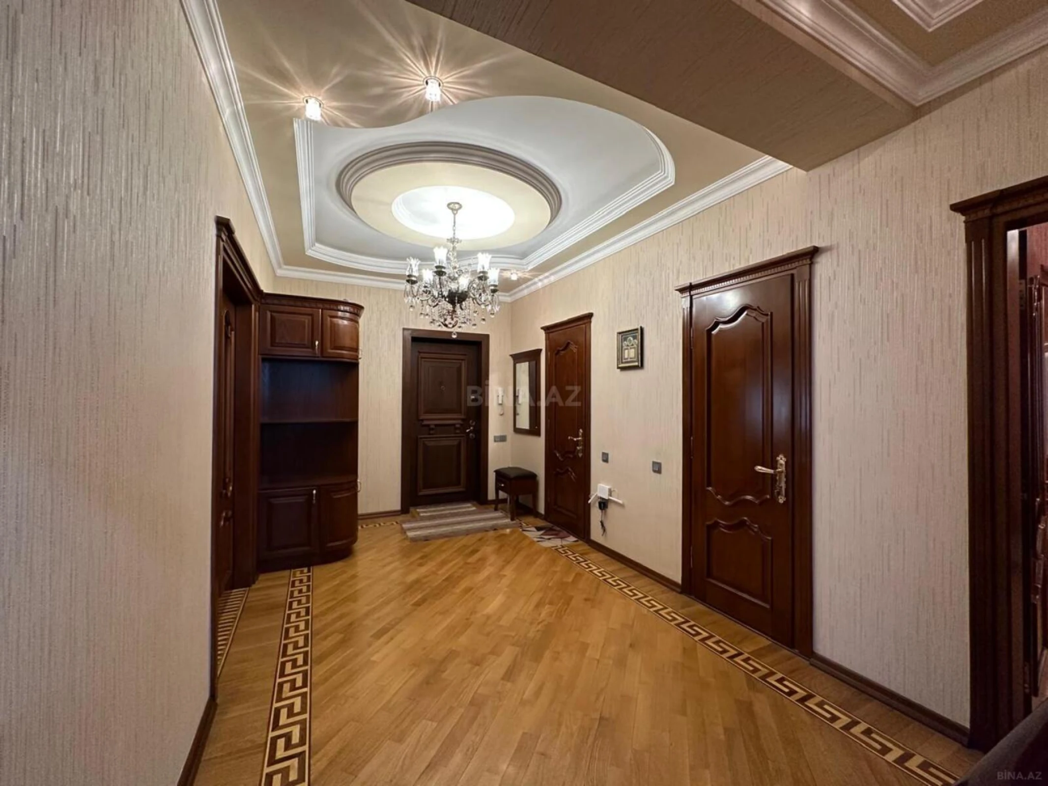 Kirayə verilir 4 otaqlı mənzil 150 m²