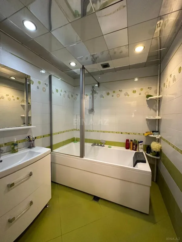 Kirayə verilir 4 otaqlı mənzil 150 m²