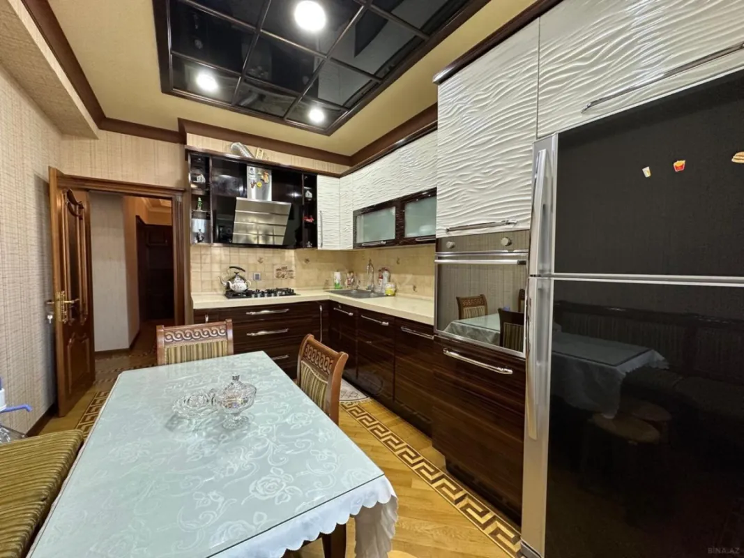 Kirayə verilir 4 otaqlı mənzil 150 m²