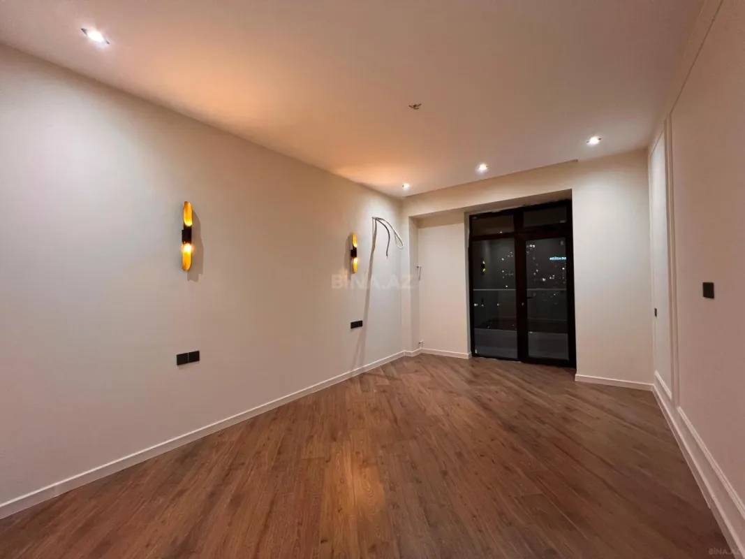 Satılır 2 otaqlı mənzil 105 m²