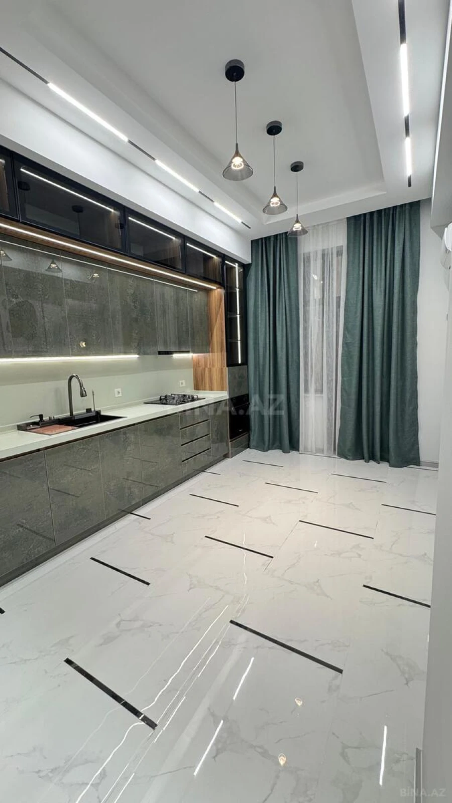 Satılır 4 otaqlı mənzil 178 m²