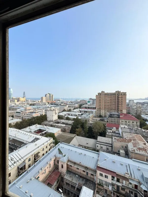 Satılır 4 otaqlı mənzil 228 m²