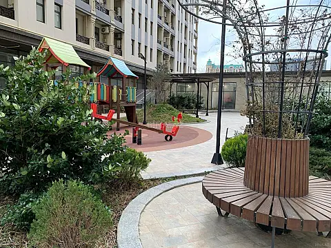 Satılır 3 otaqlı mənzil 139.8 m²